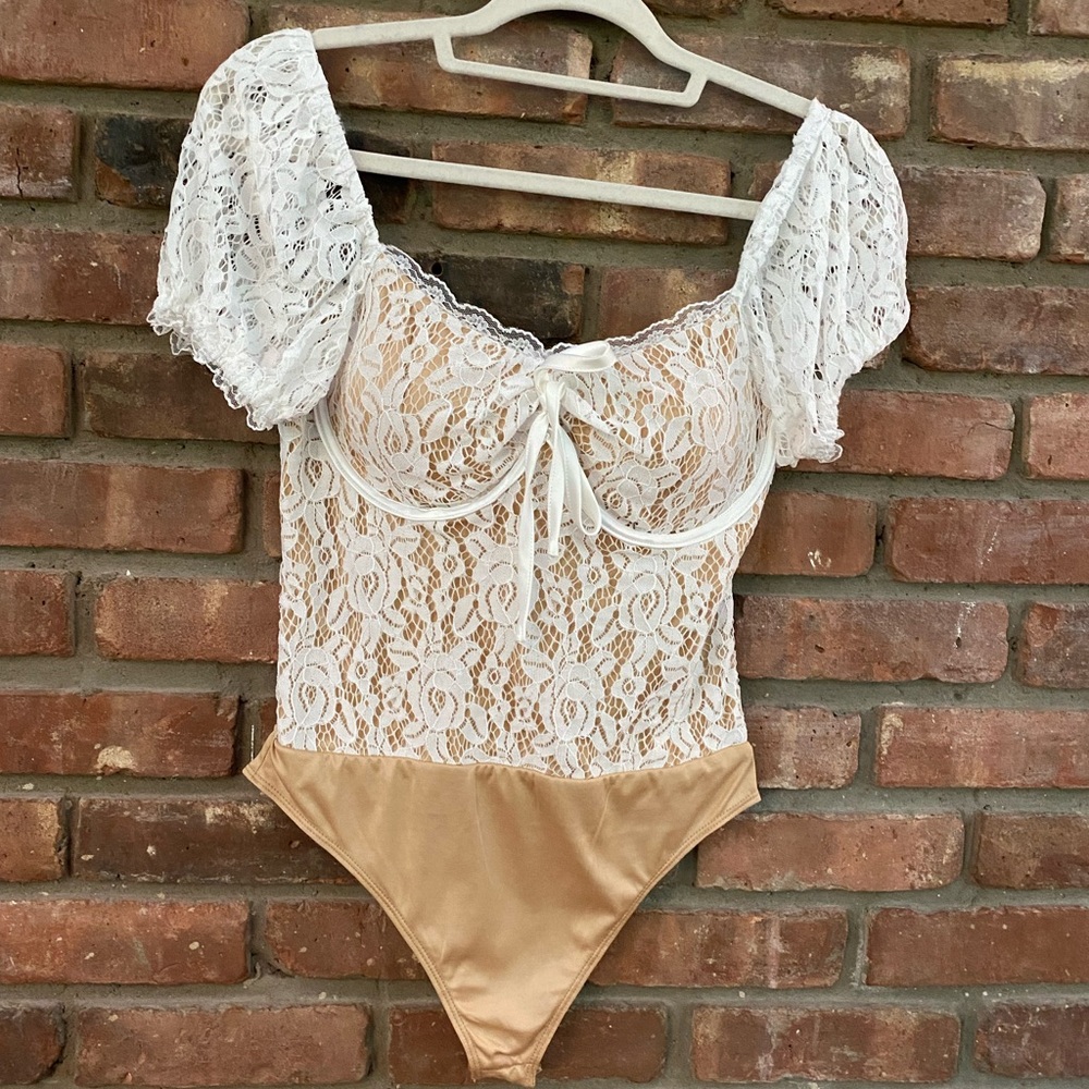 Elegant Lace Bodysuit in White and Tan - Hazel Boutique